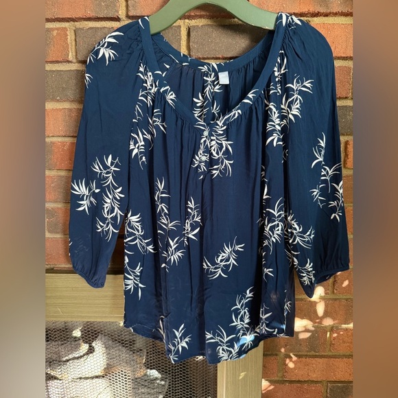 Source Unknown Tops - #8)  Navy blue and white 3/4 sleeve blouse Size MP